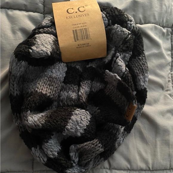 C.C Exclusives infinity scarf, and smart tip gloves set - Picture 2 of 13
